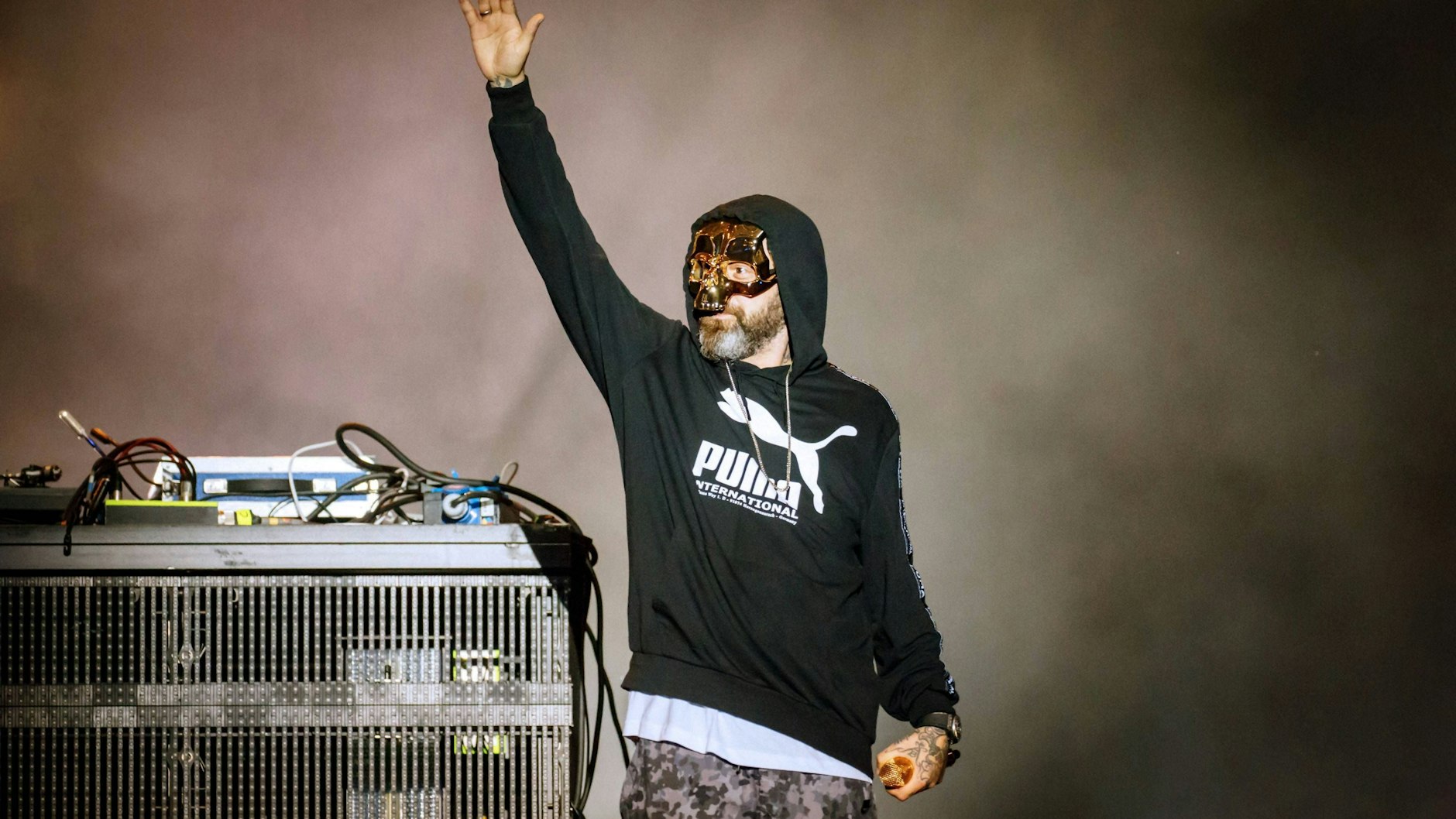 In der Anfangszeit seiner Karriere trat Sido stets mit Maske auf. Inzwischen holt er sie immer mal wieder heraus.