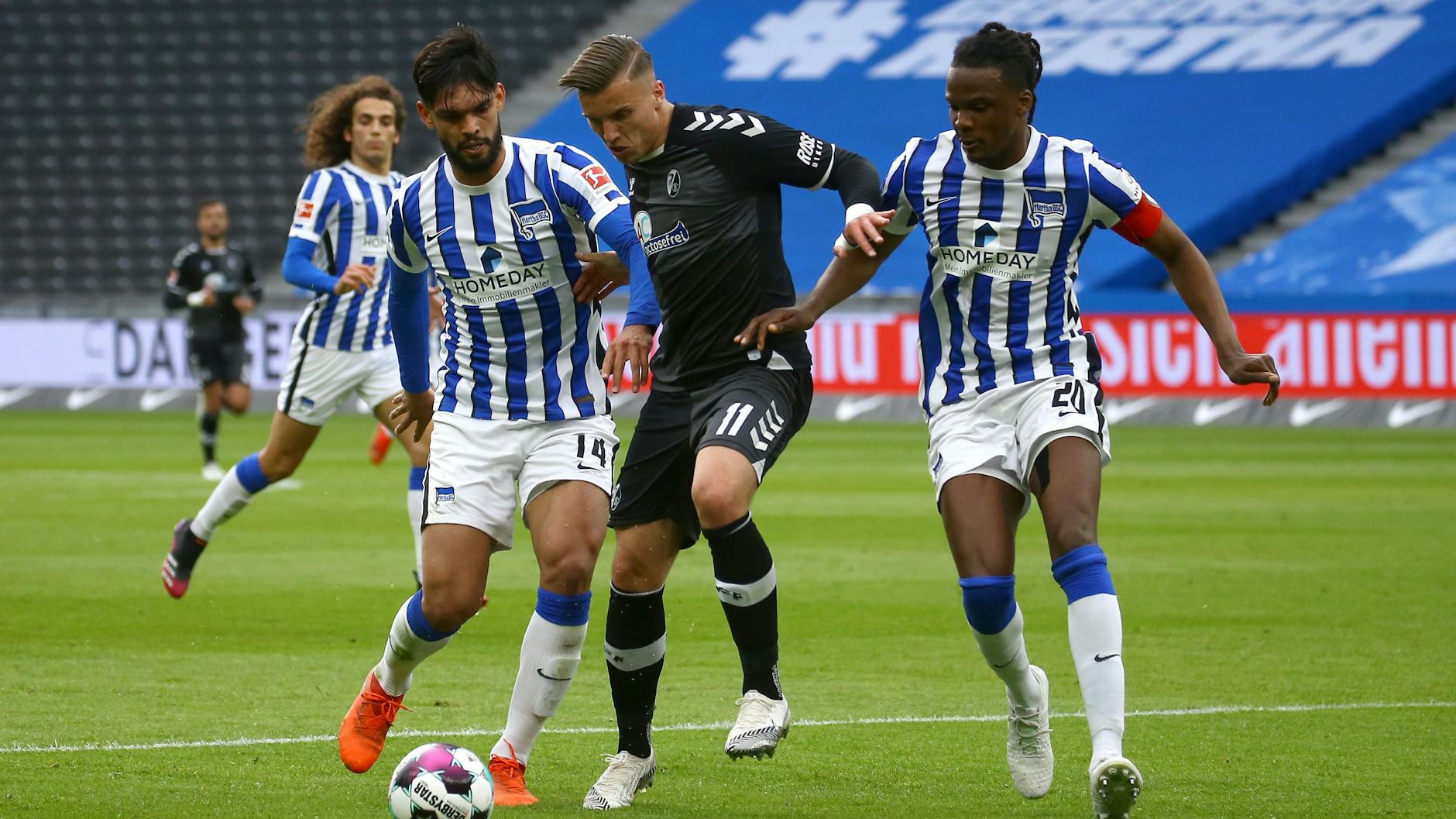 Eine Hertha-Zange, die es vielleicht in der neuen Saison nicht mehr geben wird: Omar Alderete (l.) und Dedryck Boyata liebäugeln mit einem Wechsel.
