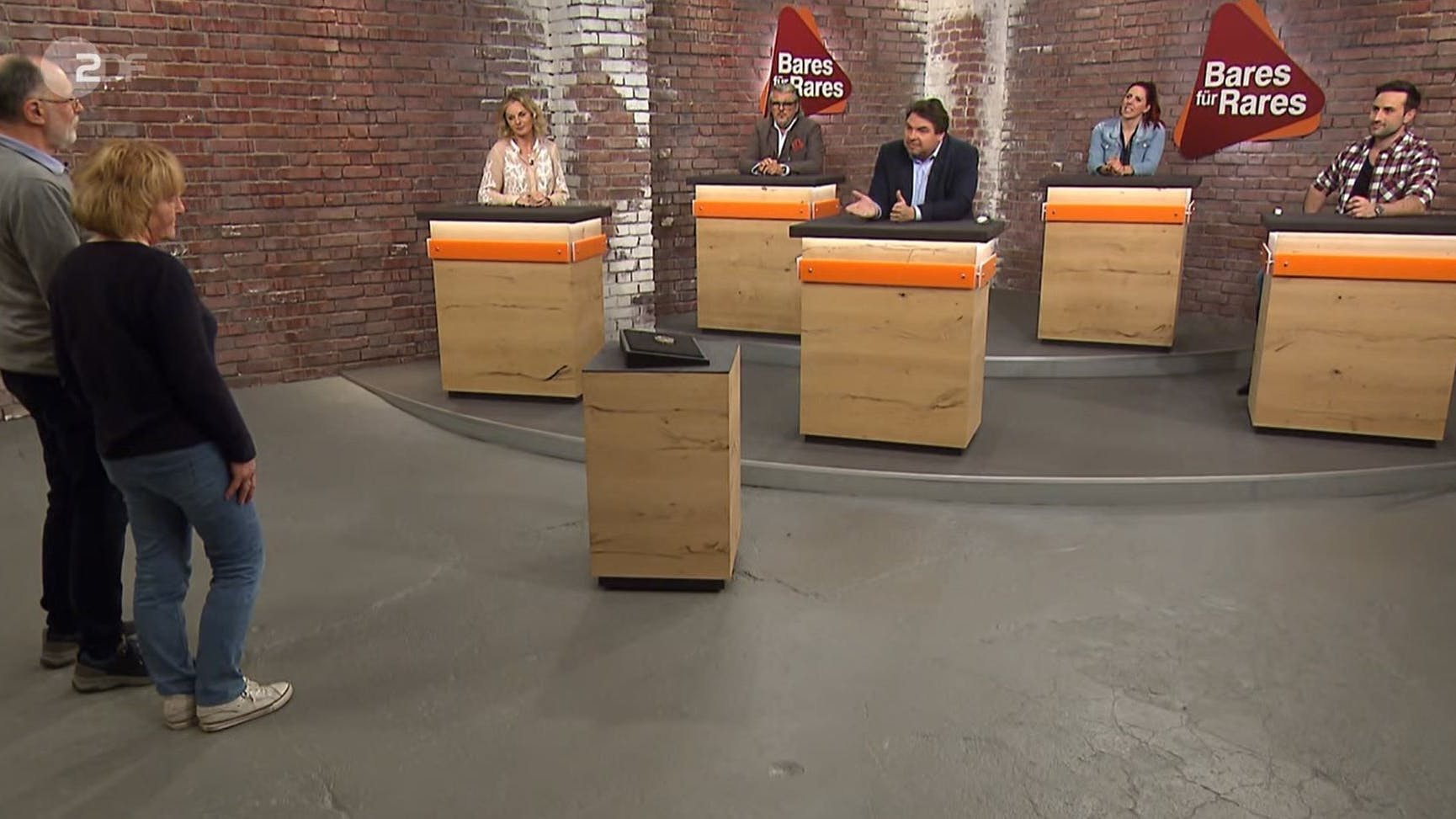 Die Puderdose fand im Händlerraum von „Bares für Rares“ viel Begeisterung.