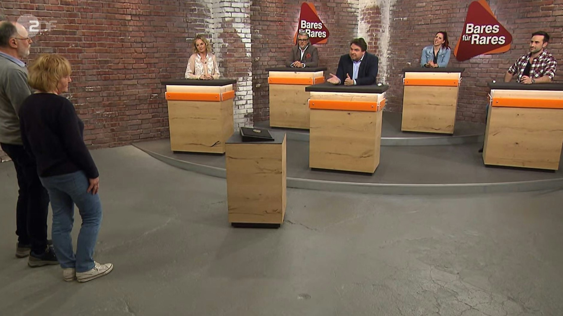 Die Puderdose fand im Händlerraum von „Bares für Rares“ viel Begeisterung.