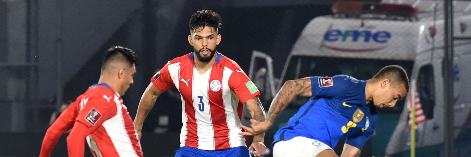 Paraguays Verteidiger Omar Alderete (M.), hier bei der Copa América im Einsatz gegen Brasilien, steht nach nur einem Jahr bei Hertha BSC vor dem Absprung.