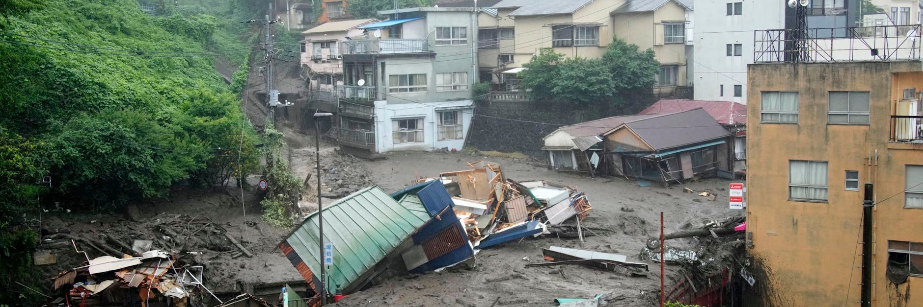 Eine Spur der Verwüstung im japanischen Atami. 