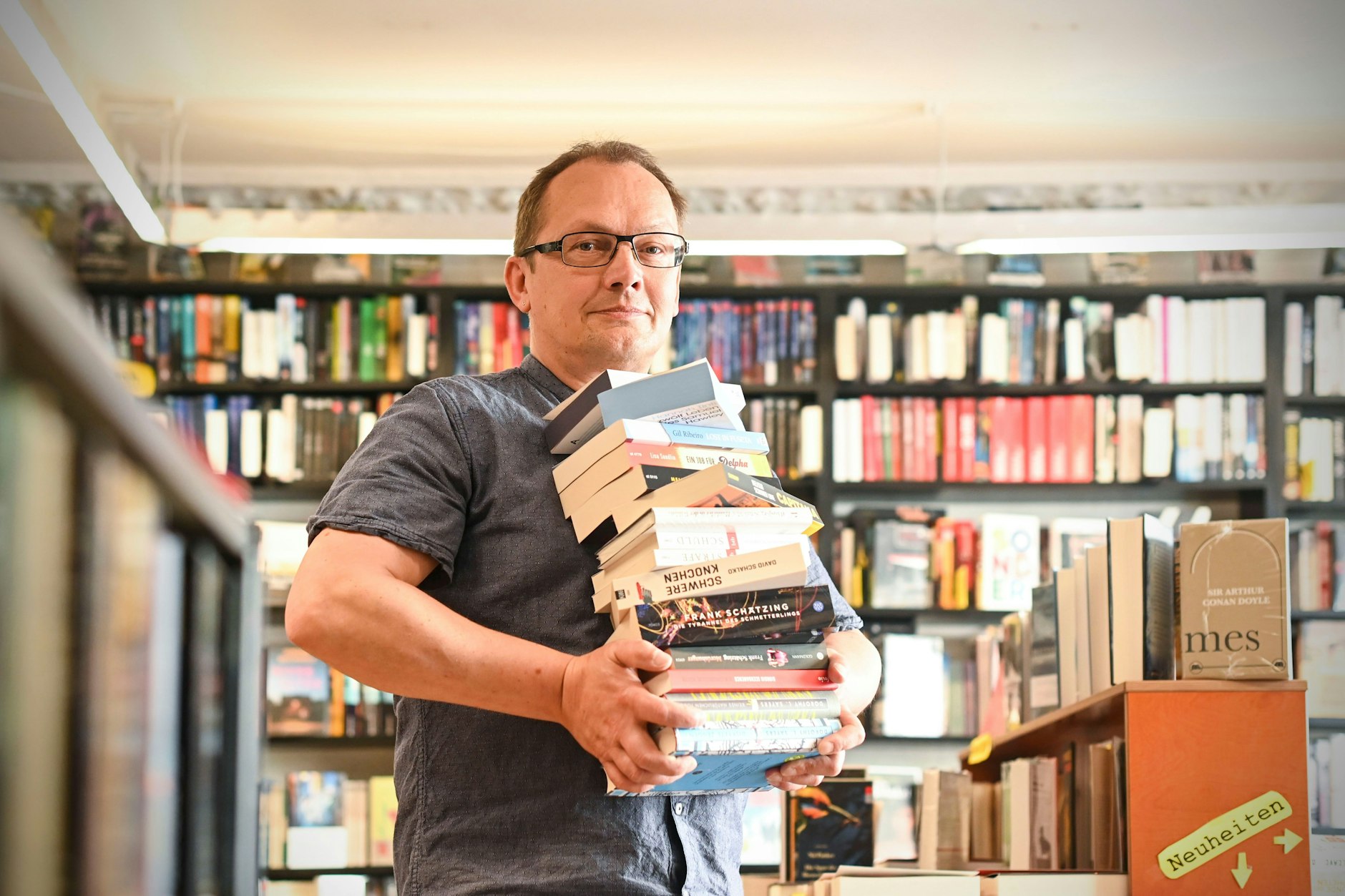 &nbsp;Cristian Koch in seiner Buchhandlung Hammett.<br><br>