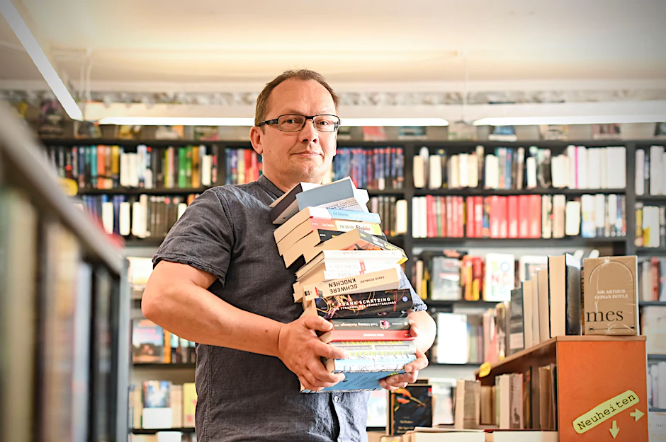 &nbsp;Cristian Koch in seiner Buchhandlung Hammett.<br><br>