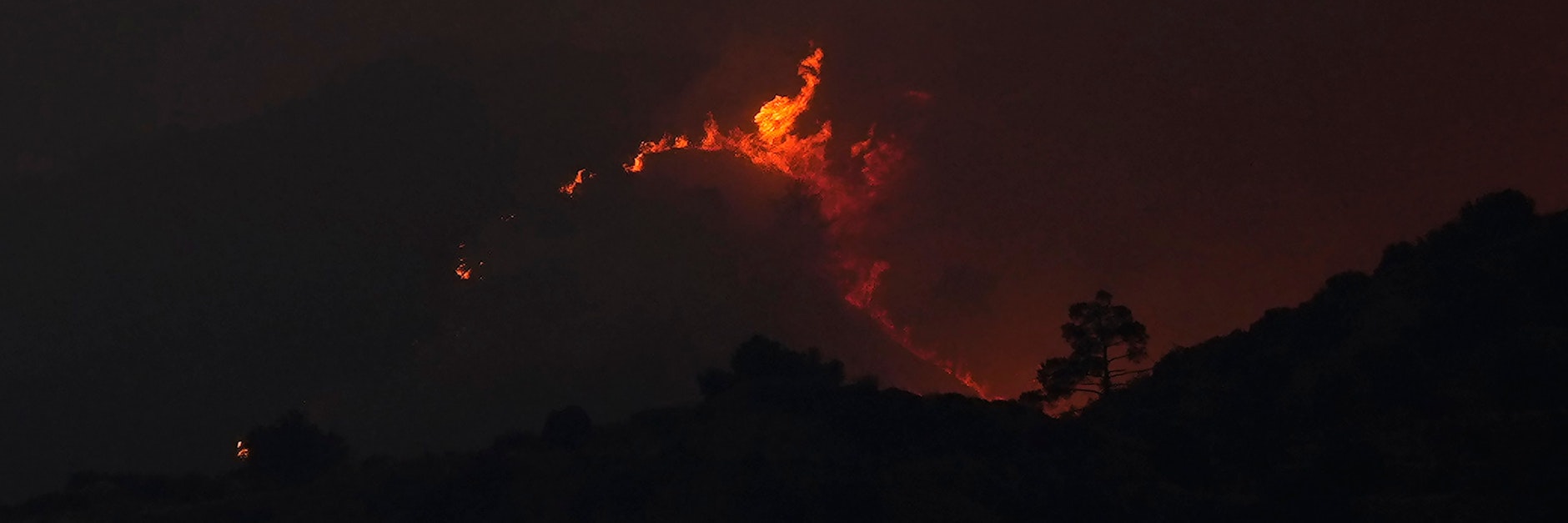 Zypern hat die Mitgliedstaaten der Europäischen Union gebeten, bei der Bekämpfung eines riesigen Feuers in einer Bergregion des Inselstaates im östlichen Mittelmeer zu helfen.