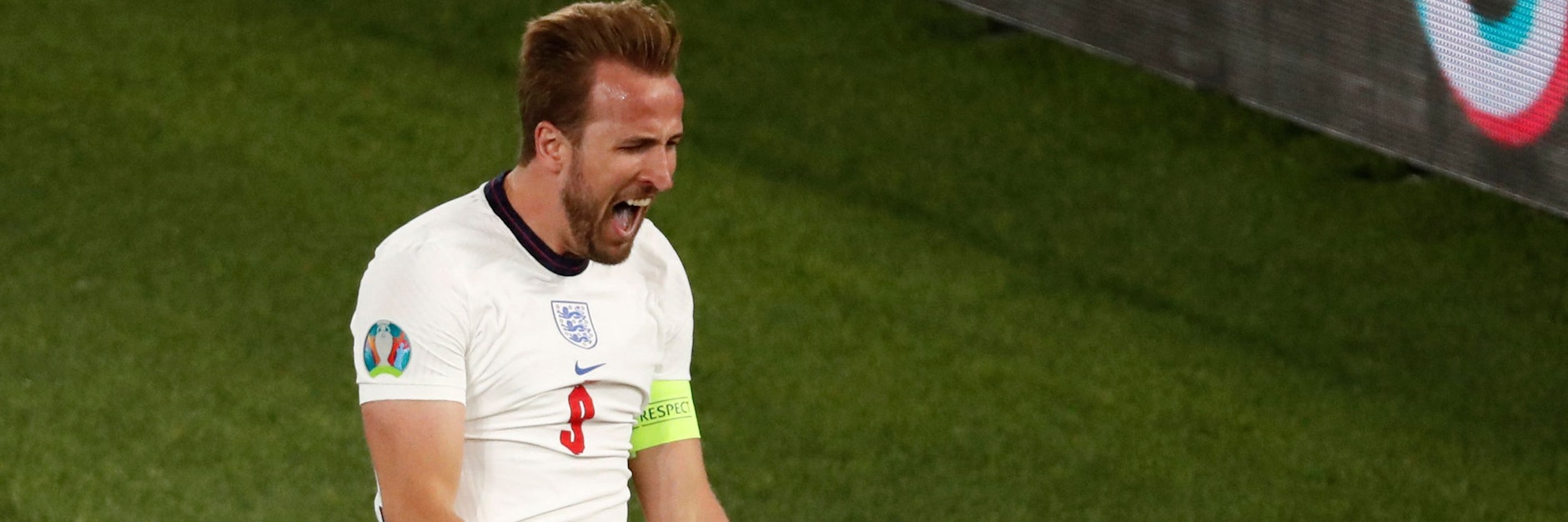 Englands Kapitän Harry Kane traf doppelt gegen die Ukraine und lässt die Fans an den EM-Titel glauben.