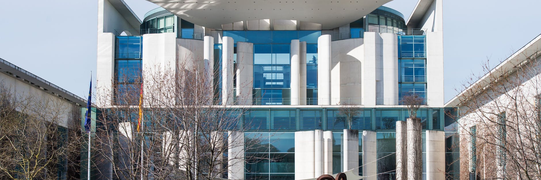 Das Bundeskanzleramt: Aus der Regierungszentrale in Berlin wird die Politik gesteuert. 