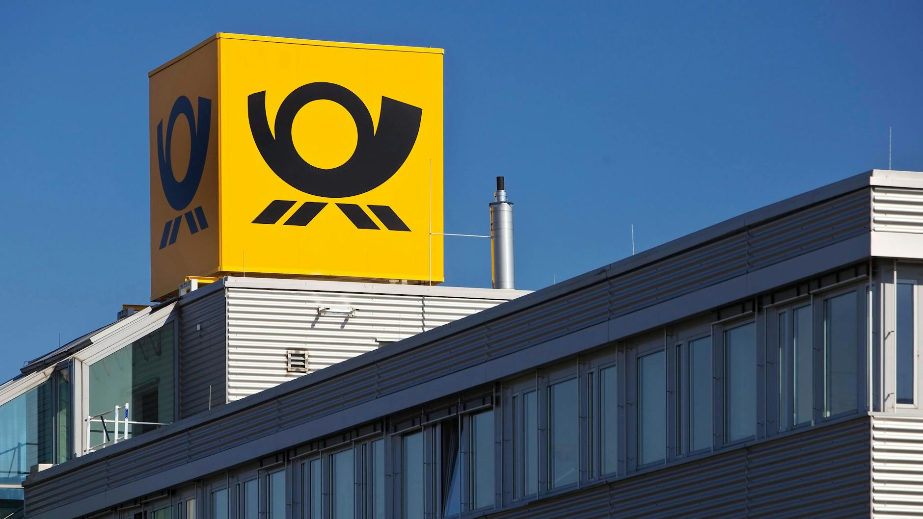 Die Deutsche Post musste knapp zwei Millionen Einreisedokumente in Papierform bearbeiten. 