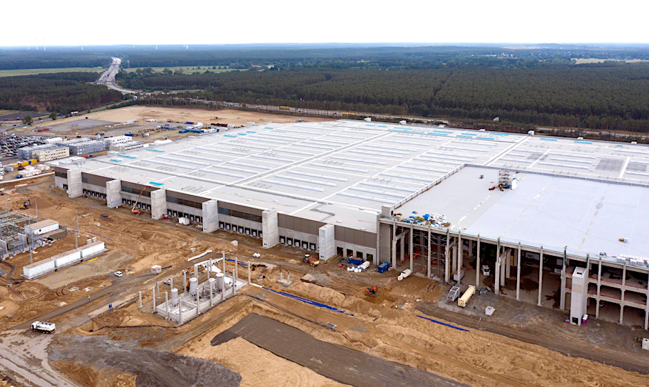 Luftbild der Giga-Factory von Tesla in Grünheide