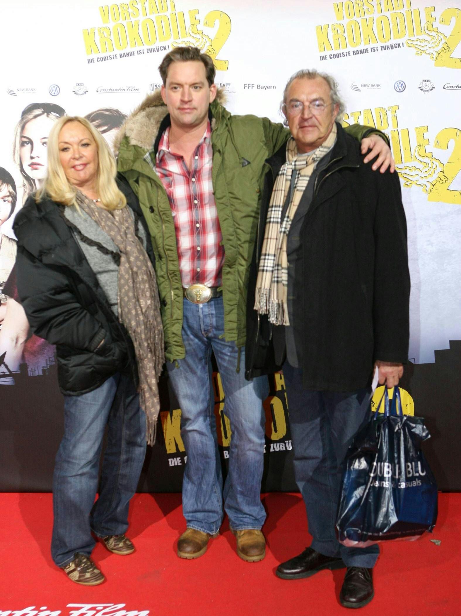 Christian Kahrmann mit seinen Eltern Ute und Ralf bei der Kino Premiere von Vorstadtkrokodile 2 im Januar 2010.