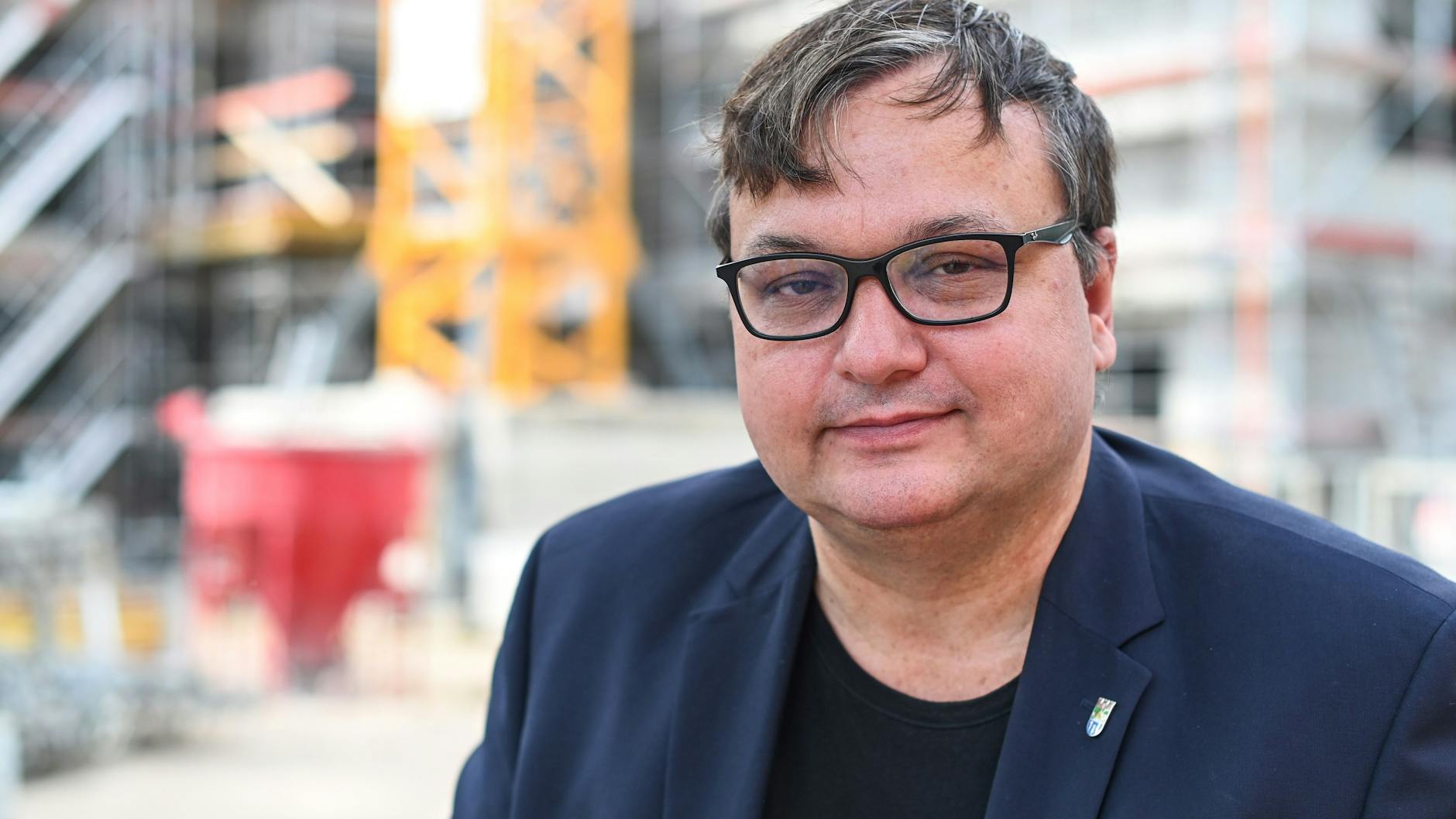 Bezirksbürgermeister Michael Grunst: „Der WC-Wegweiser ist in Lichtenberg ein echter Renner.“