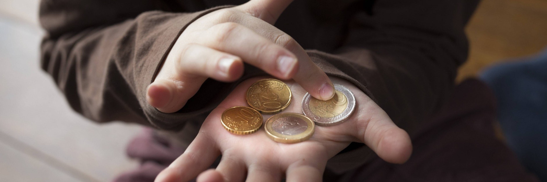 Durchschnittlich 3,50 Euro Taschengeld erhalten Grundschüler in der Woche – mehr als Jugendforscher empfehlen.