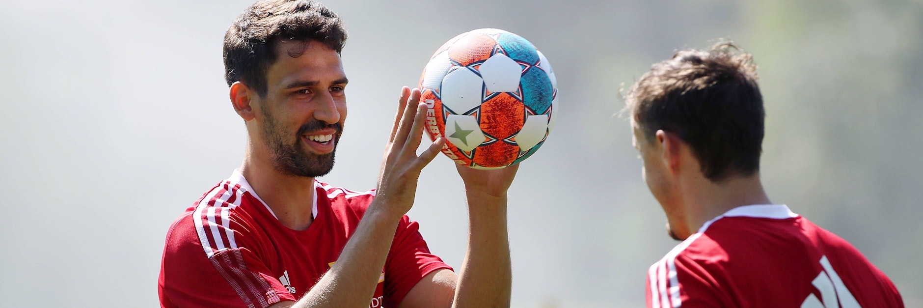 Rani Khedira (li.) im Trainingsplausch mit Max Kruse.&nbsp;