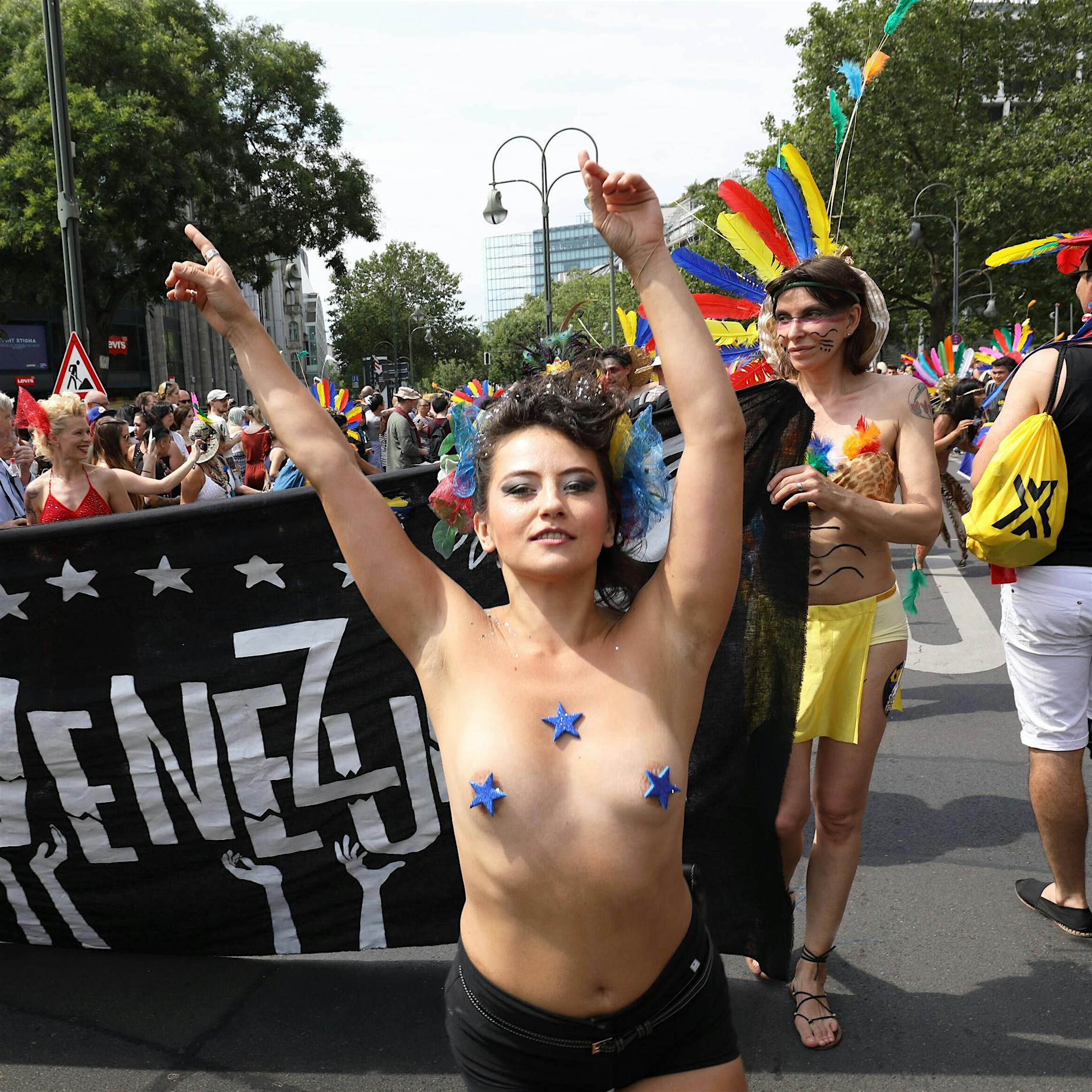 Nach Polizeieinsatz auf Plansche: Oben-ohne-Demo zieht am Samstag durch Berlin