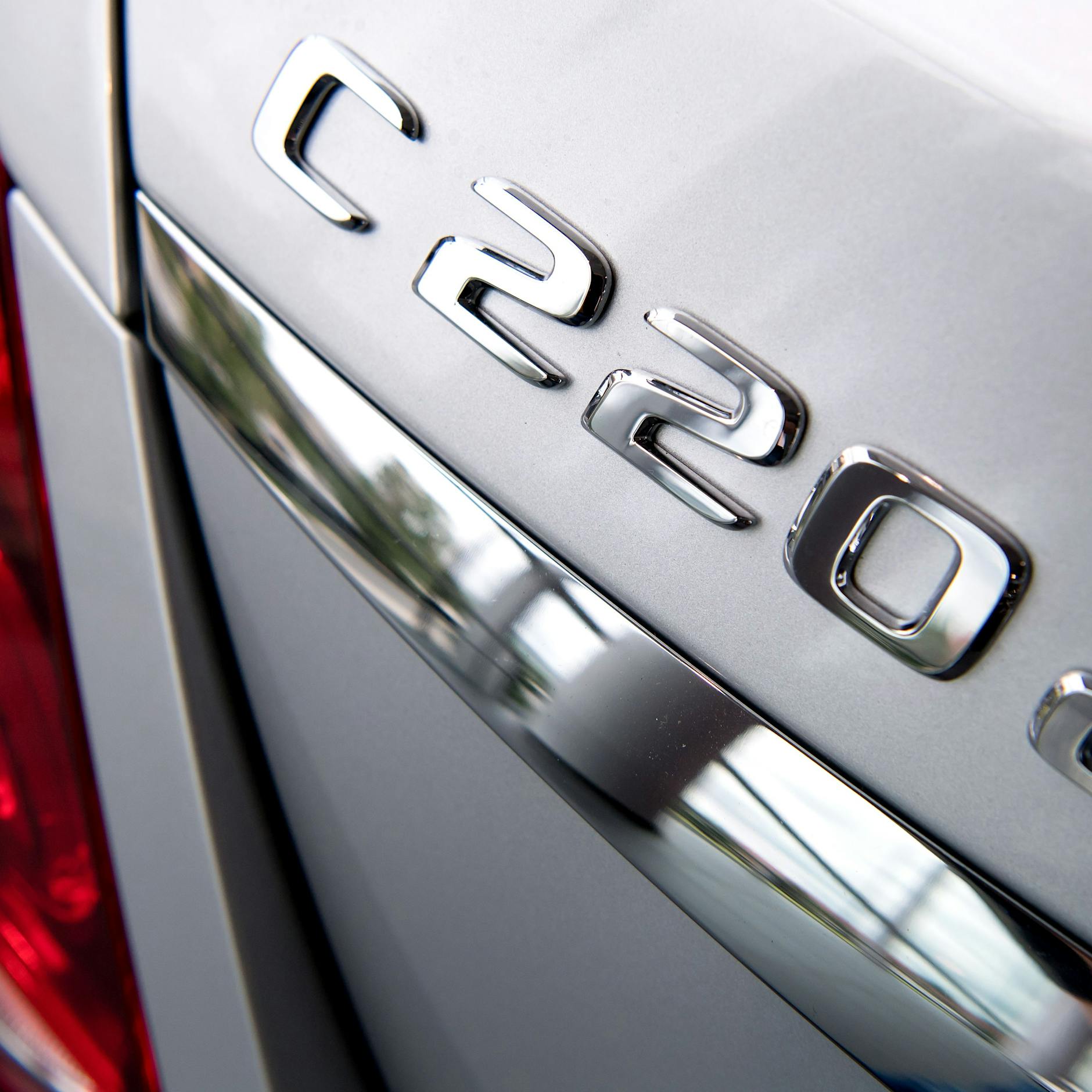 Schadenersatz für Mercedes-Fahrer: Verbraucherschützer verklagen Daimler