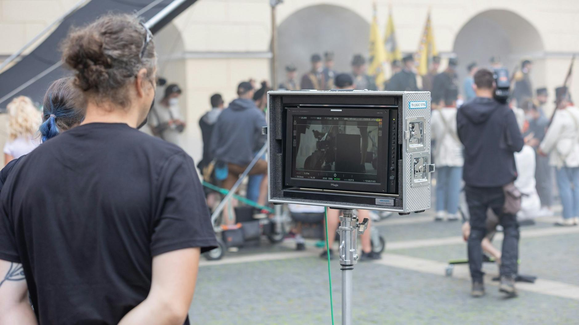 Kameraprobe vor der Uni Vilnius für eine Szene der Serie „Sisi“.