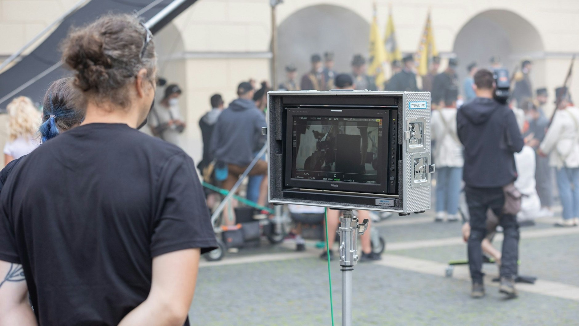 Kameraprobe vor der Uni Vilnius für eine Szene der Serie „Sisi“.