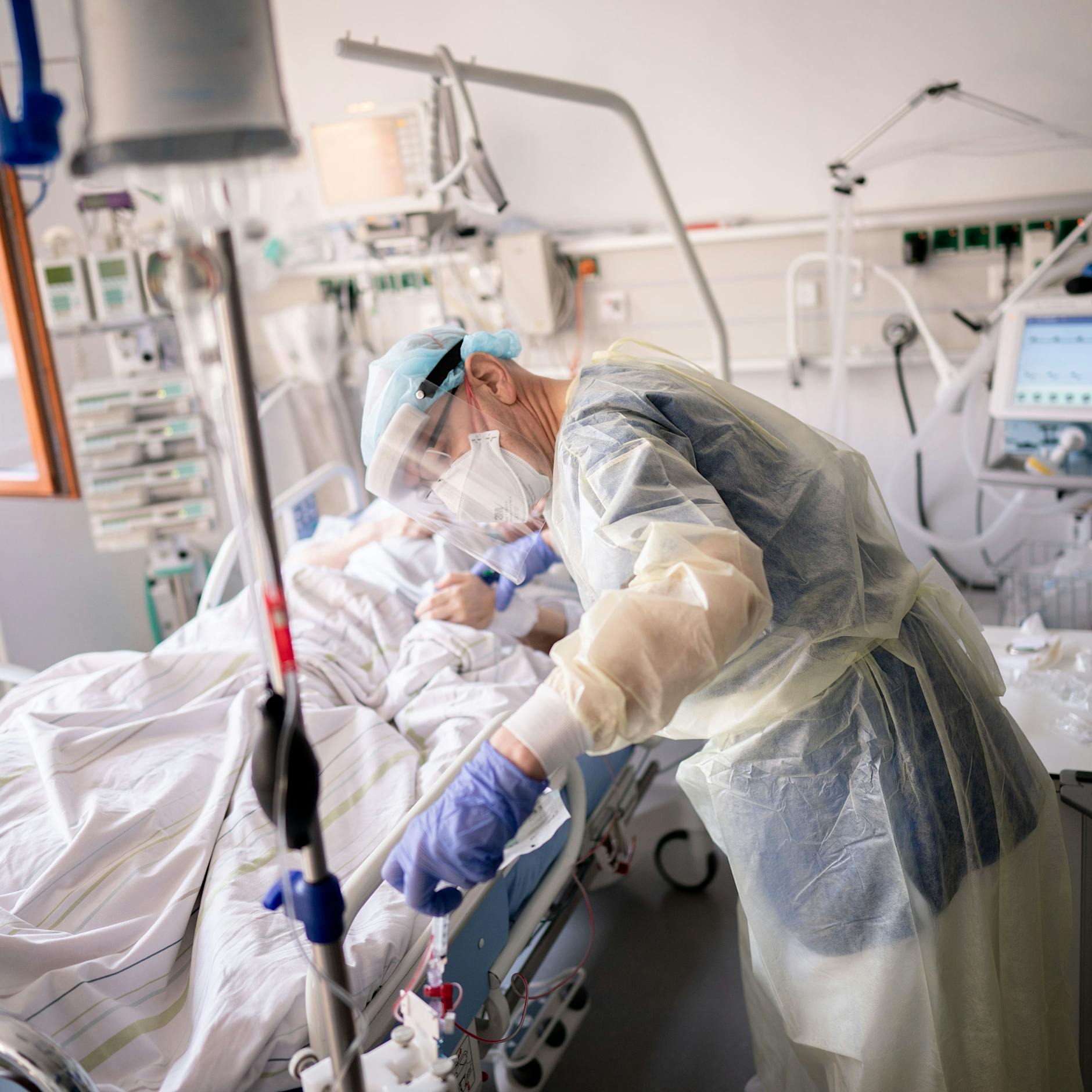 Amtlich: Delta-Variante dominiert in Deutschland! +++ Drastischer Fall zeigt: So ansteckend ist die Mutante