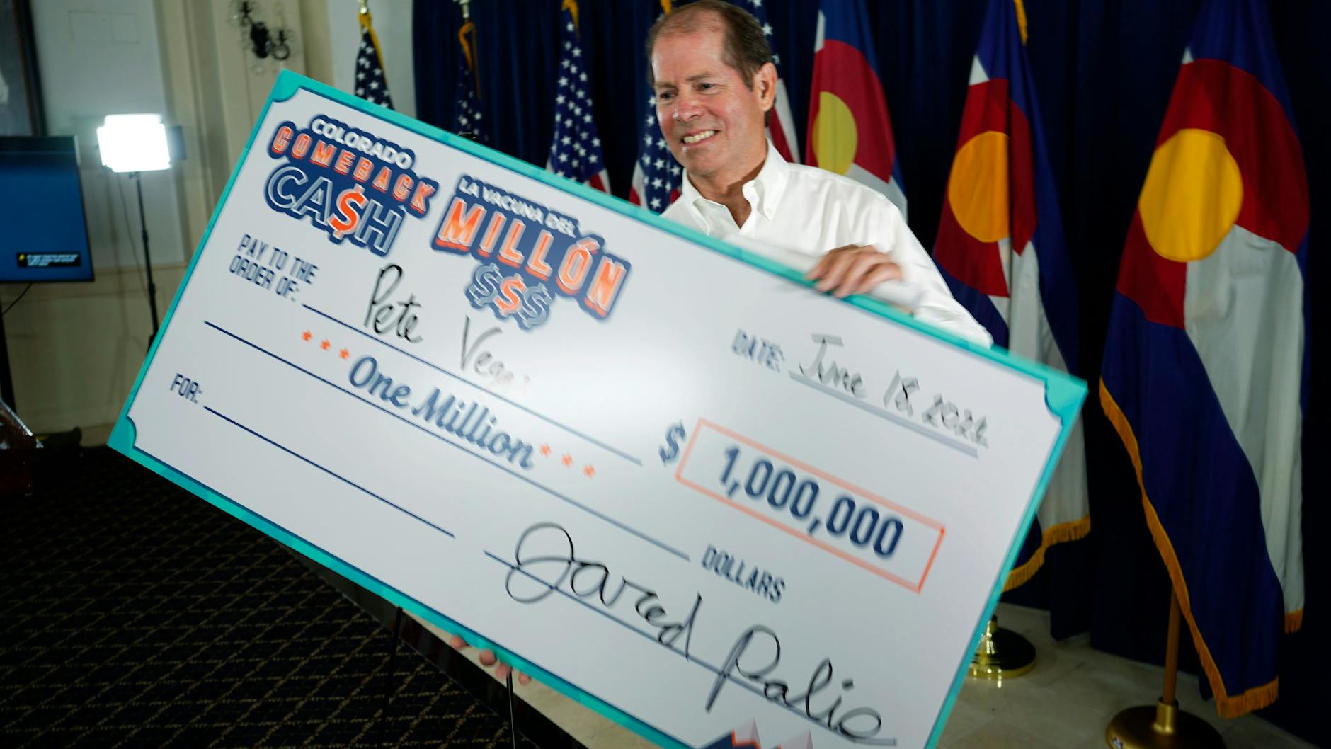 Vorbild USA? Peter Vegas aus Colorado gewann 1 Million Dollar in einer Lotterie, nur um sich impfen zu lassen.