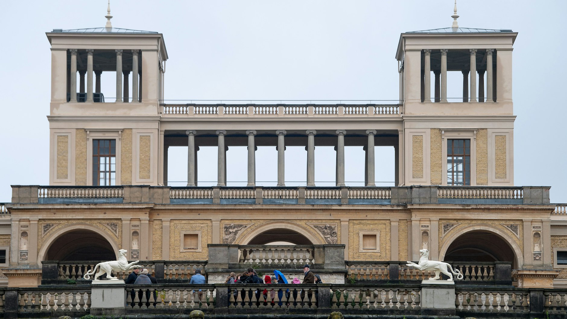 Naked man vandalises Potsdam palaces then falls from roof