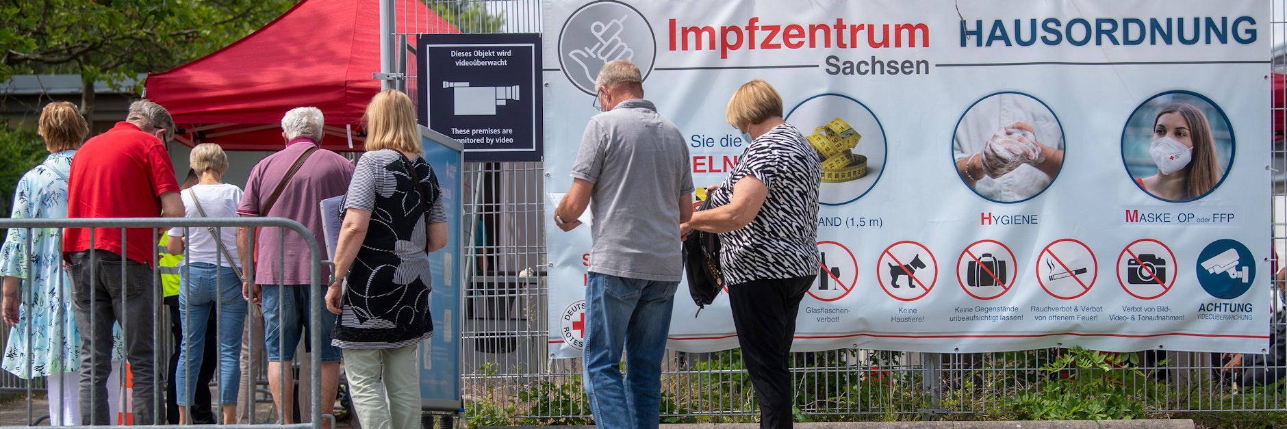 Impfwillige in Leipzig – allgemein stockt die Impfbereitschaft in Deutschland allerdings.&nbsp;