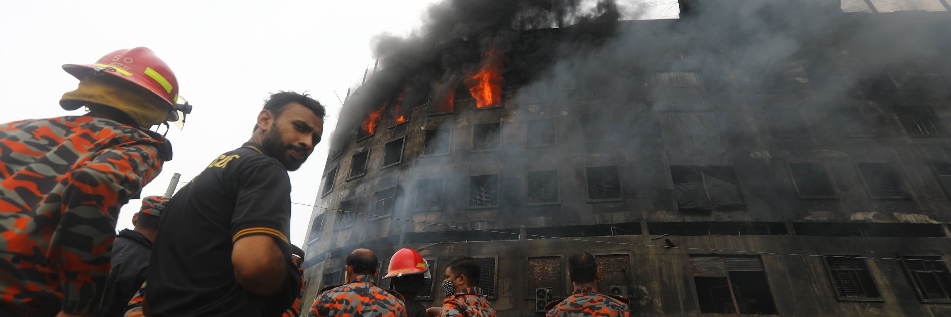 Feuerkatastrophe in einer Fabrik in Dhaka, Bangladesch