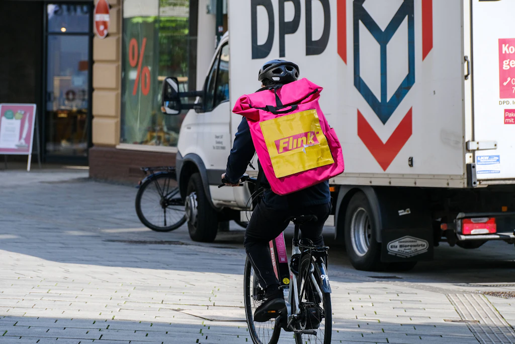 Miese Arbeitsbedingungen bei Berliner Gorillas: Sind Flink und Getir die Guten?