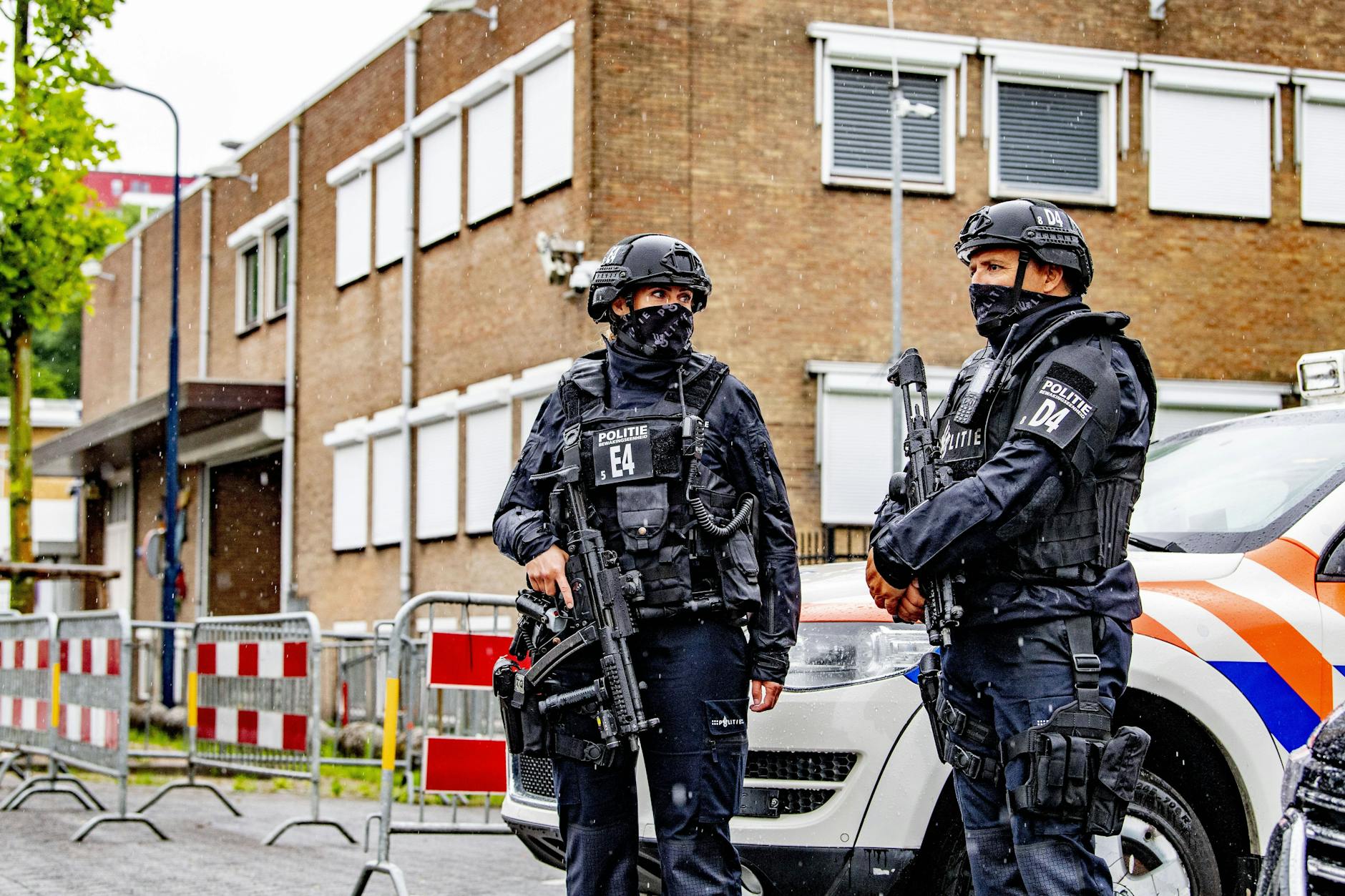 Streng bewacht: Das Bunker genannte Gerichtsgebäude im Amsterdamer Vorort Osdorp – hier findet der Marengo-Prozess statt.