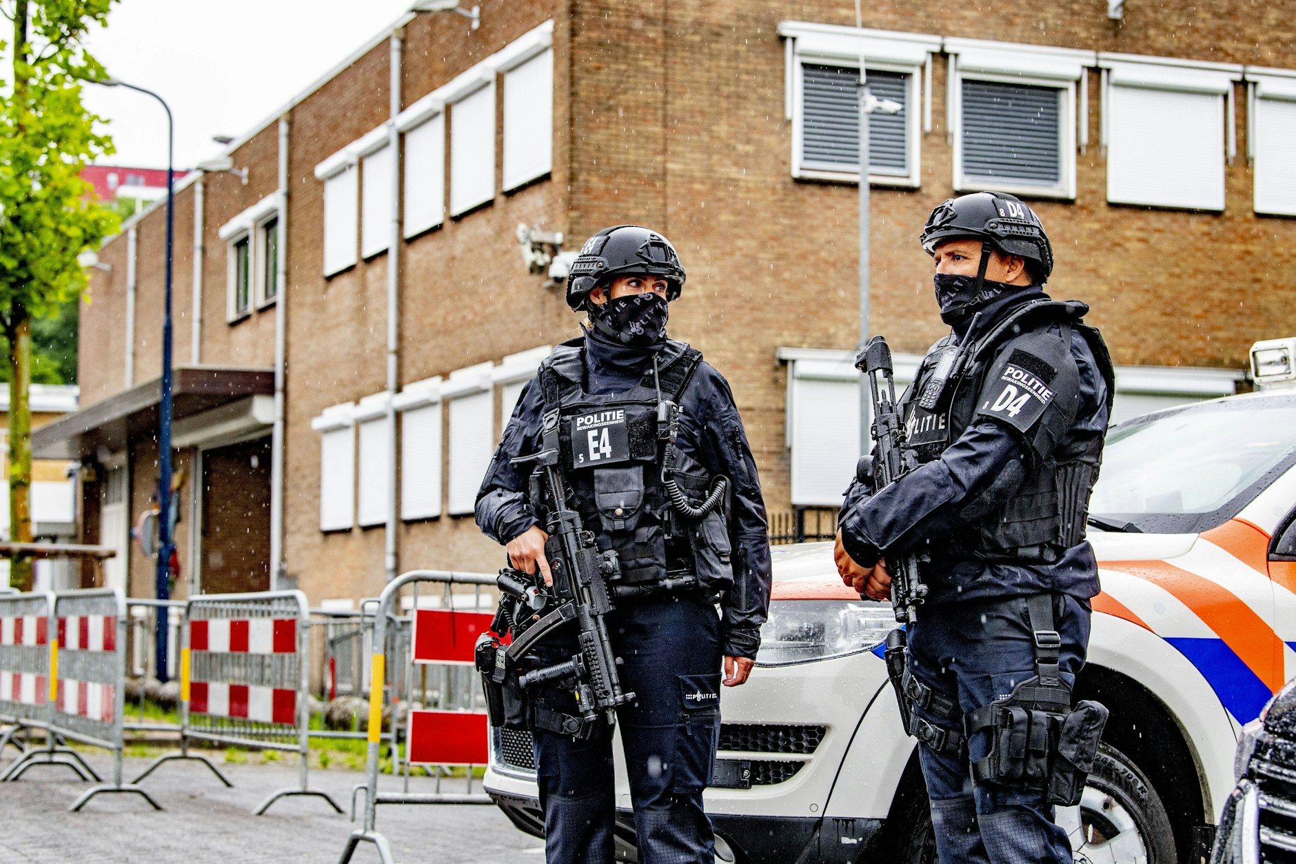 Streng bewacht: Das Bunker genannte Gerichtsgebäude im Amsterdamer Vorort Osdorp – hier findet der Marengo-Prozess statt.