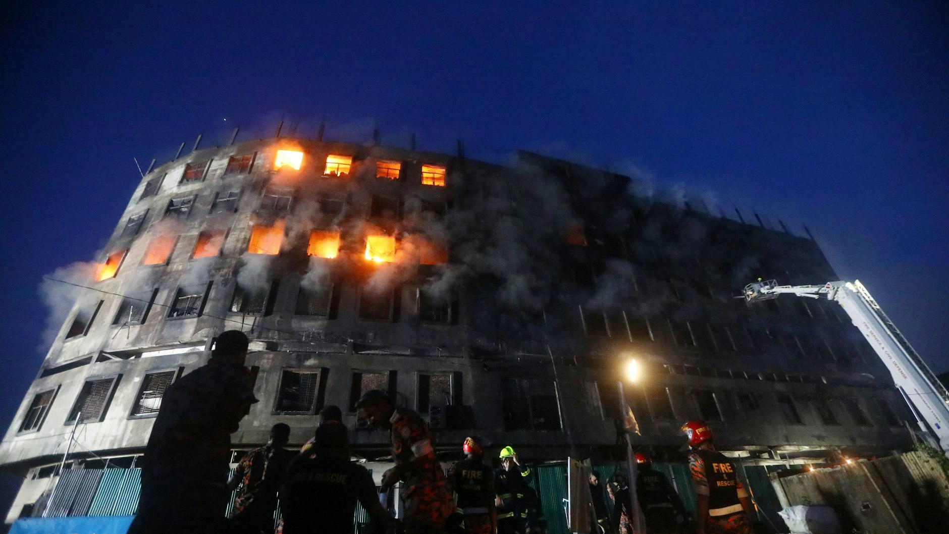 Fabrik in Flammen.&nbsp;