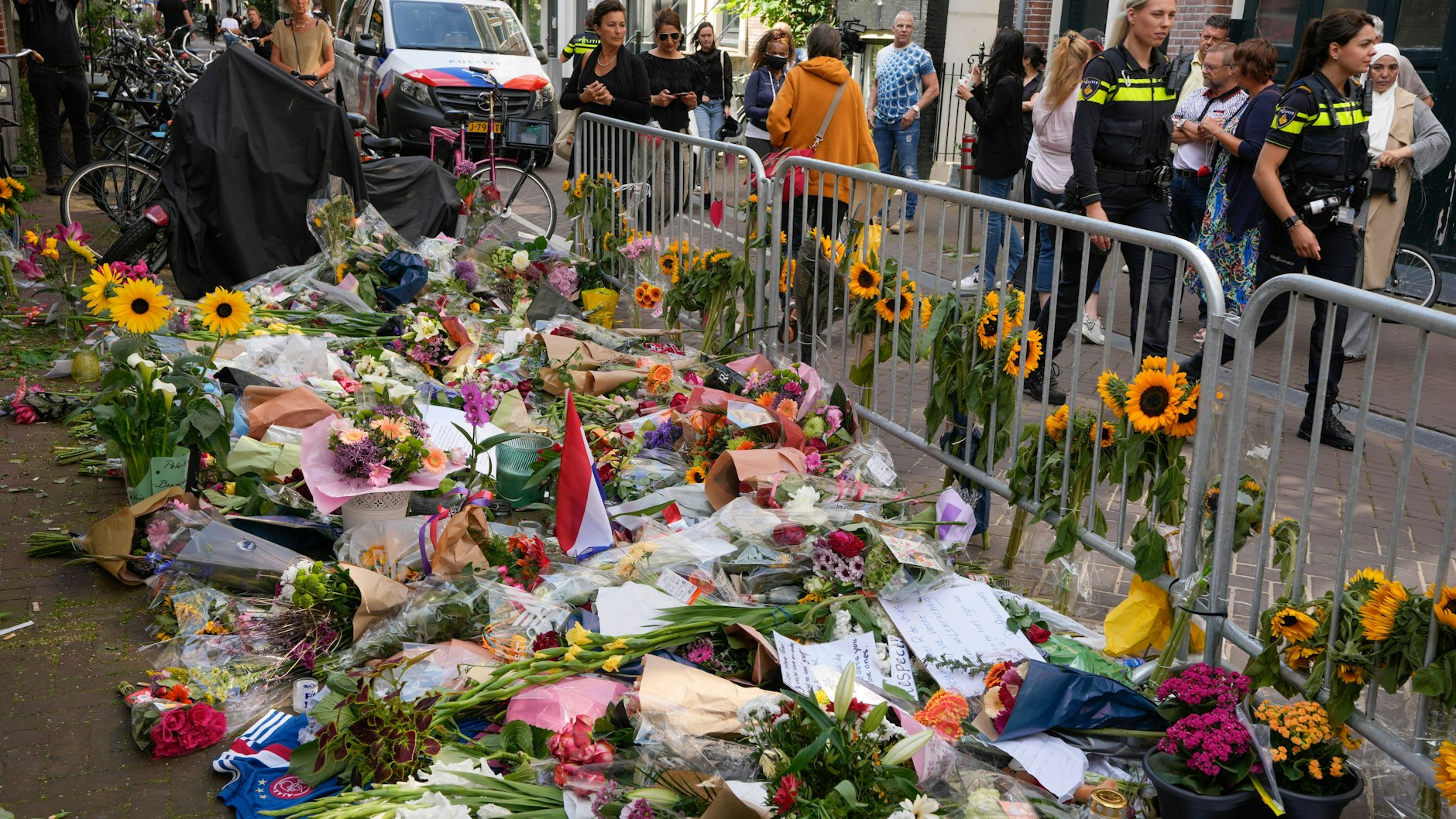 Am Tatort in Amsterdam: Hier wurde Peter R. de Vries am Dienstag niedergeschossen, mindestens einer der Schüsse traf ihn in den Kopf.