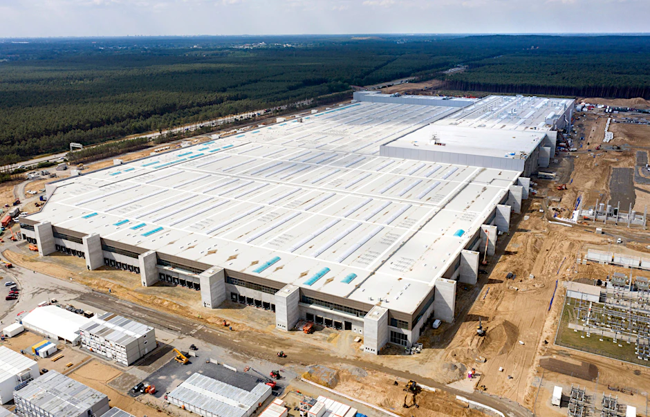 Beim Autobauer Tesla in Grünheide werden derzeit Kontrollen durchgeführt.&nbsp;