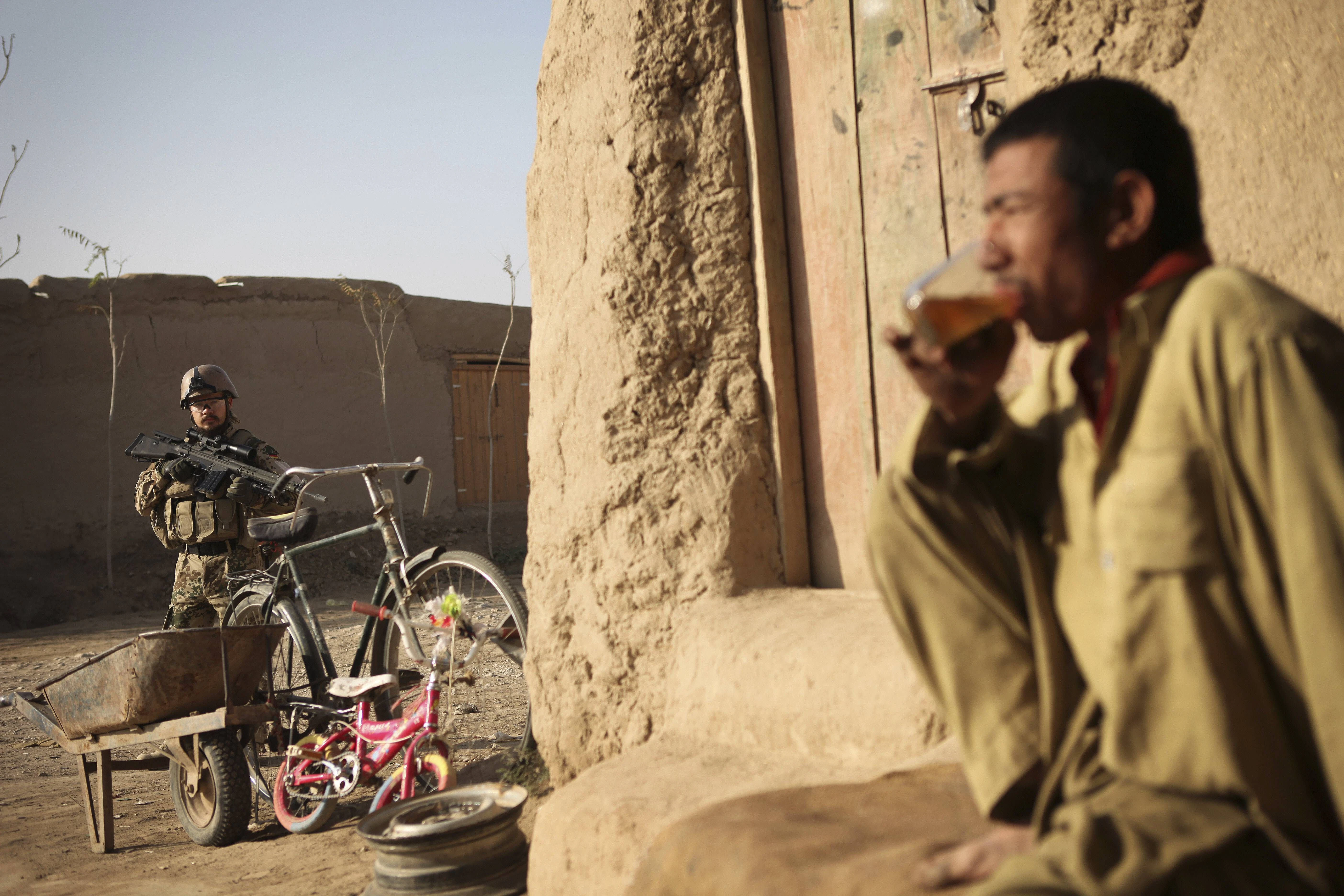 Gemeinsame Patrouille der Bundeswehr und afghanischer Armee in/um Nawabad. Ein Foto aus dem Jahr 2011.