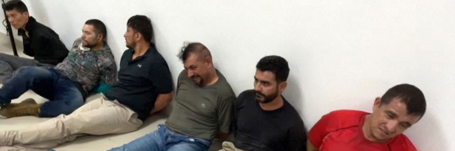 Die festgenommenen Verdächtigen wurden in einem Video gezeigt.