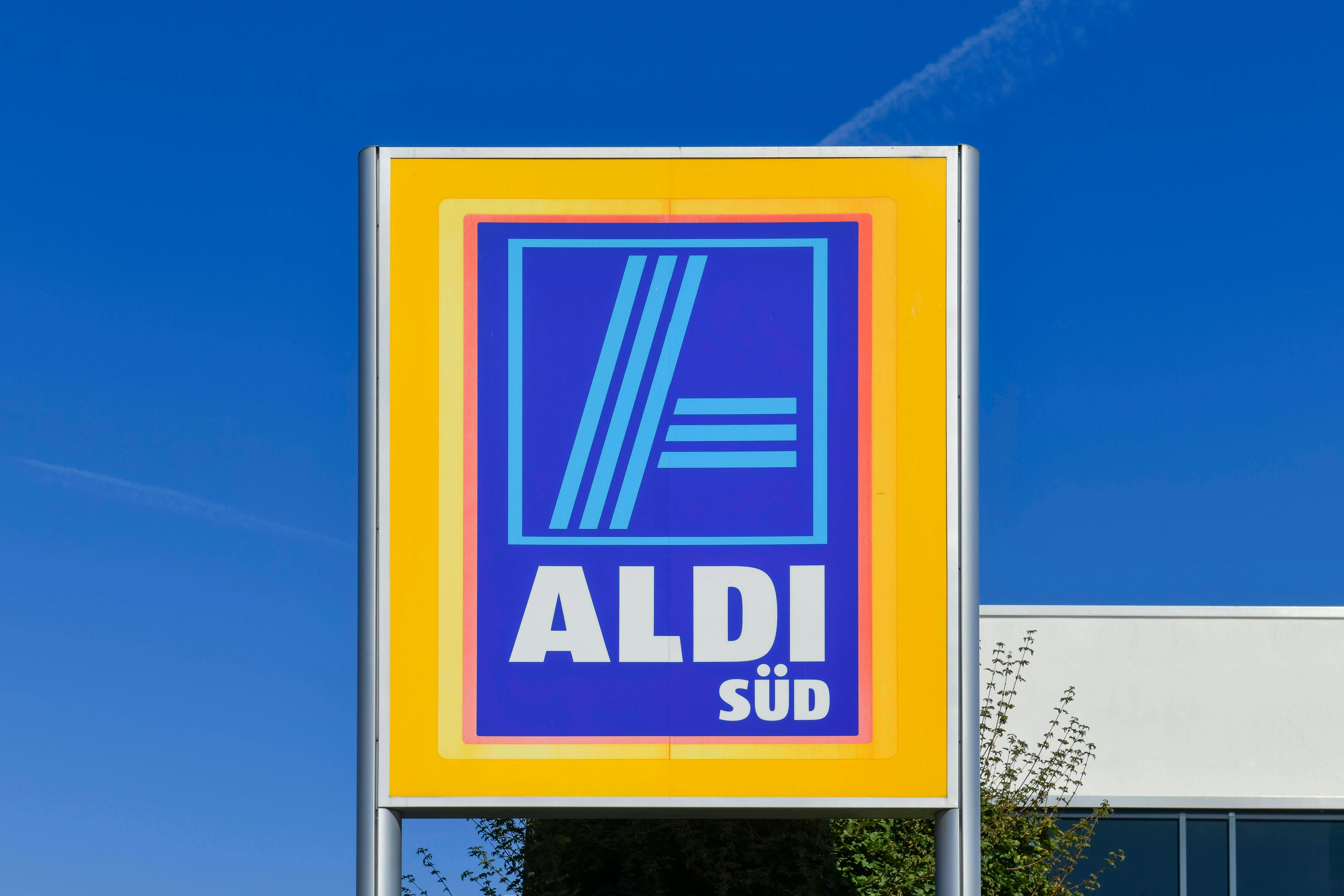 Allergie-Gefahr: Aldi Süd ruft wegen Chrom-Gehalt Trekkingsandalen zurück - Vimarsana News