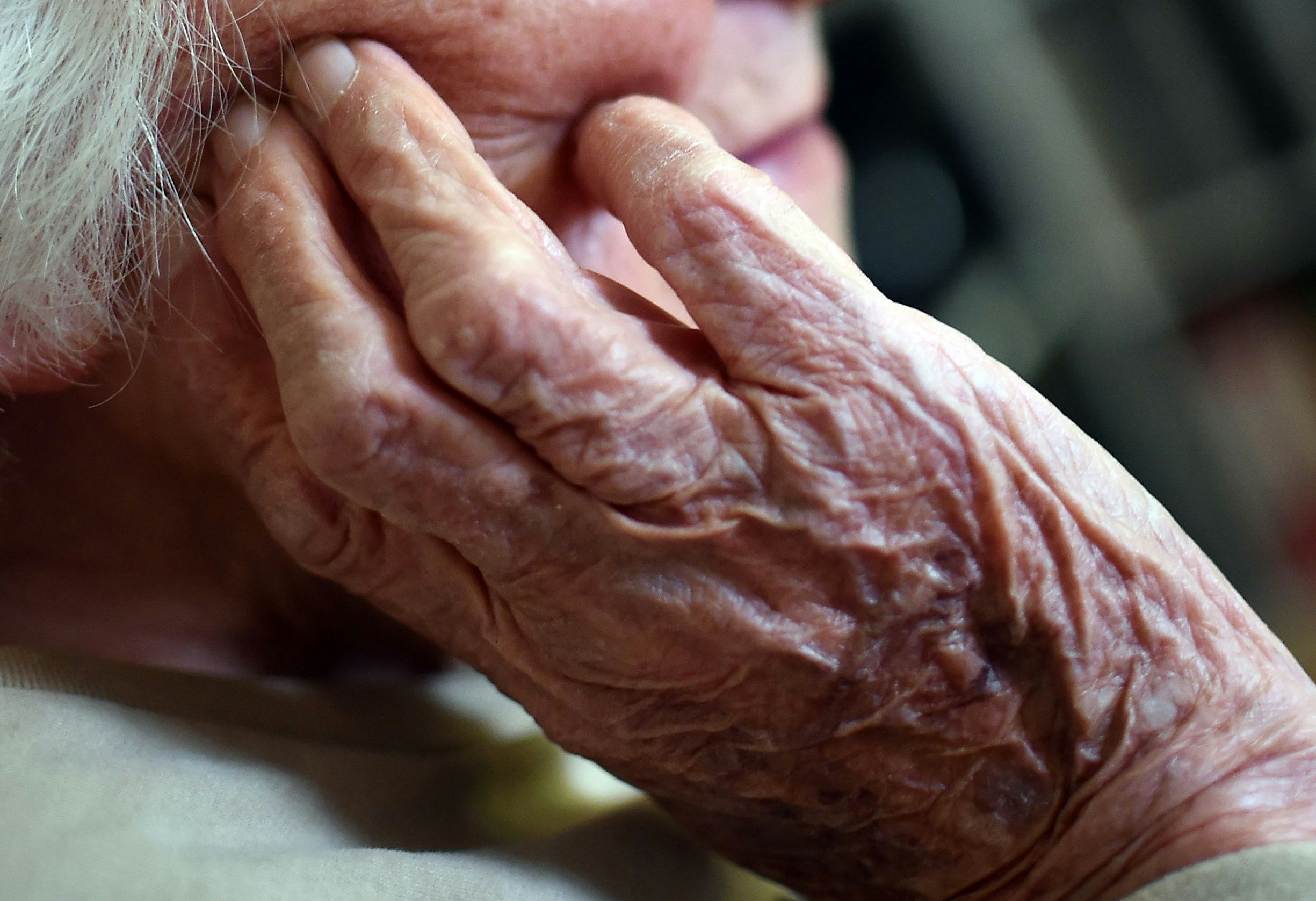 Alzheimer-Medikament Aducanumab: Arzneimittelbehörde will Zulassung untersuchen - Vimarsana News