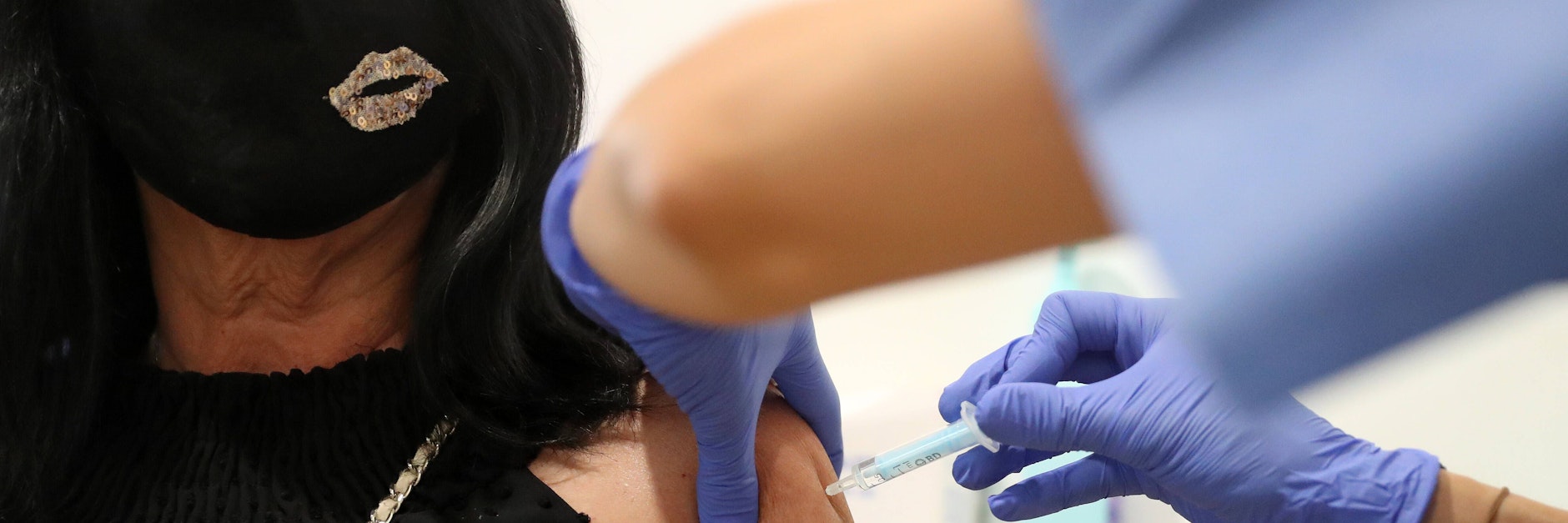 Eine Impfung gegen Corona reicht derzeit für Genesene aus für einen vollständigen Impfnachweis.