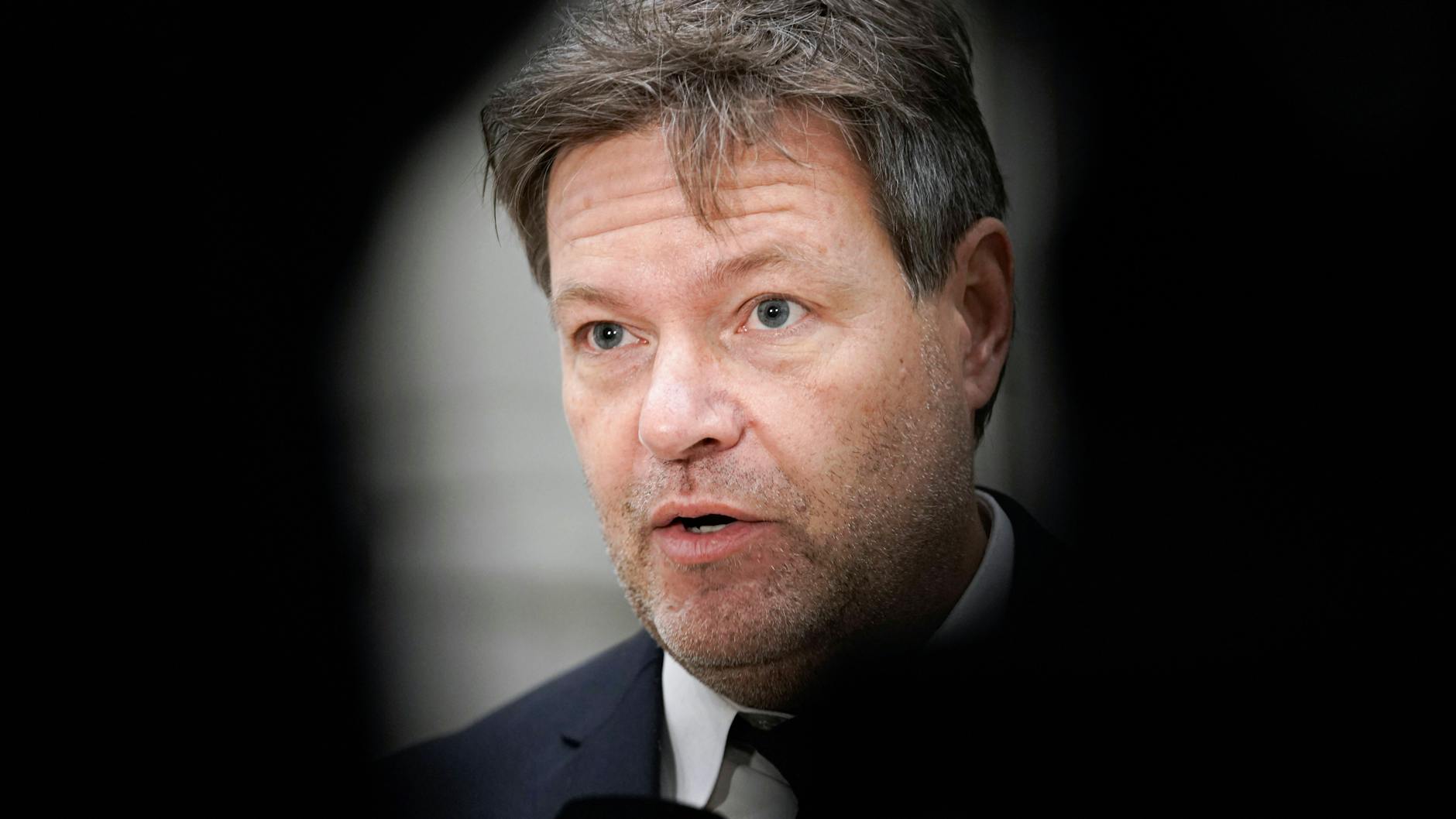 „Ausgerechnet Atomenergie als nachhaltig zu etikettieren, ist bei dieser Hochrisikotechnologie falsch“, sagt Vizekanzler Robert Habeck (Grüne).