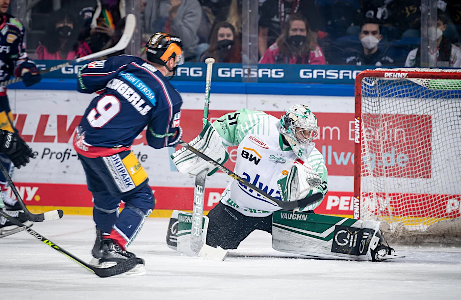 Der Doppelpack von Mark Zengerle reichte für die Eisbären Berlin gegen Bietigheim nicht zum Sieg.