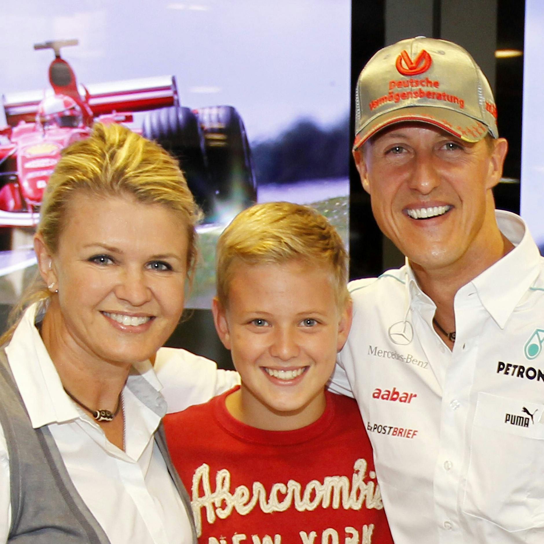 Weltmeister Verstappen und Sohnemann Mick huldigen Schumi