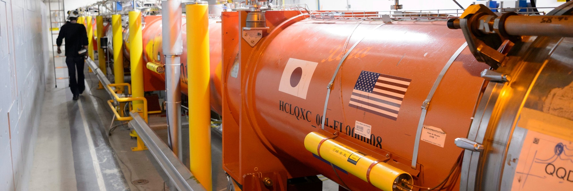 Ein Techniker arbeitet am Teilchenbeschleuniger des Cern, der Europäischen Organisation für Kernforschung.