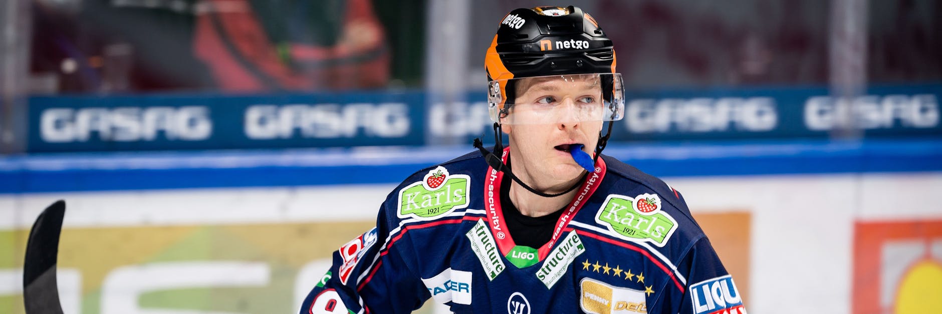 Hat nicht nur richtig viel mit dem Puck, sondern auch Tricks mit dem Zahnschutz drauf: Eisbär Mark Zengerle.