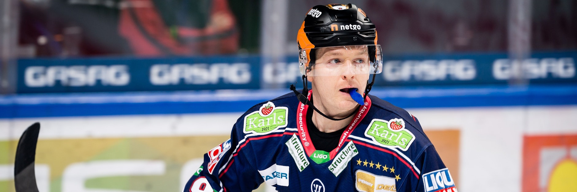 Hat nicht nur richtig viel mit dem Puck, sondern auch Tricks mit dem Zahnschutz drauf: Eisbär Mark Zengerle.