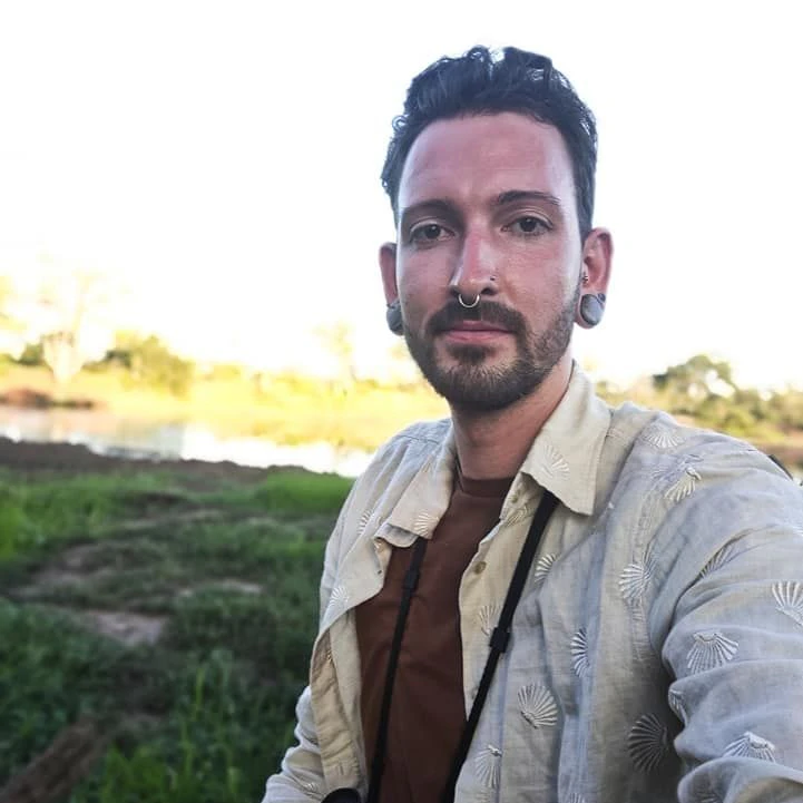 „Bares für Rares“-Händler Fabian Kahl ist in Afrika angekommen und macht hier eine Ausbildung zum Ranger.