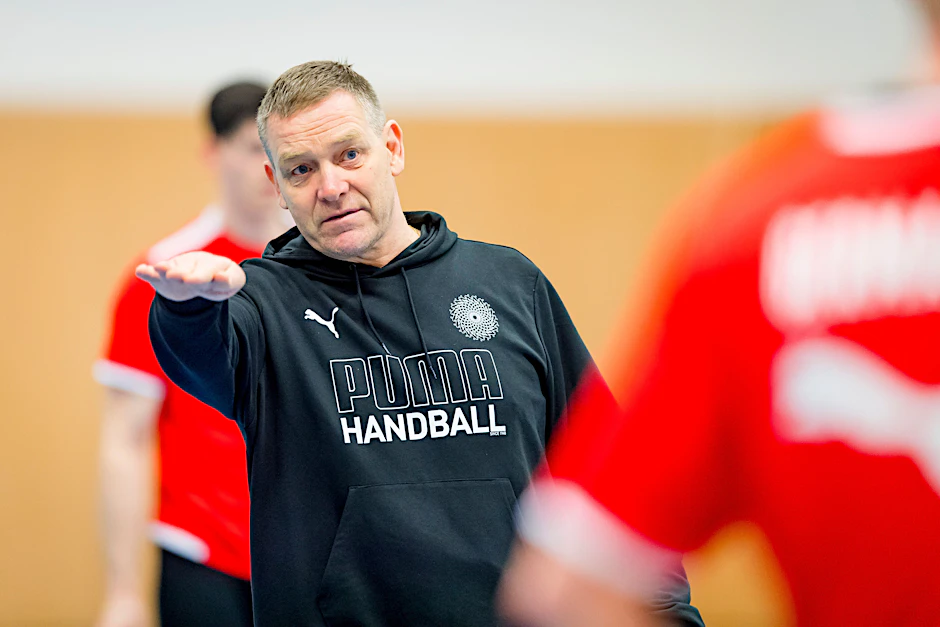 Handball-Bundestrainer Alfred Gislason hat keine Corona-Ausfälle zu beklagen.