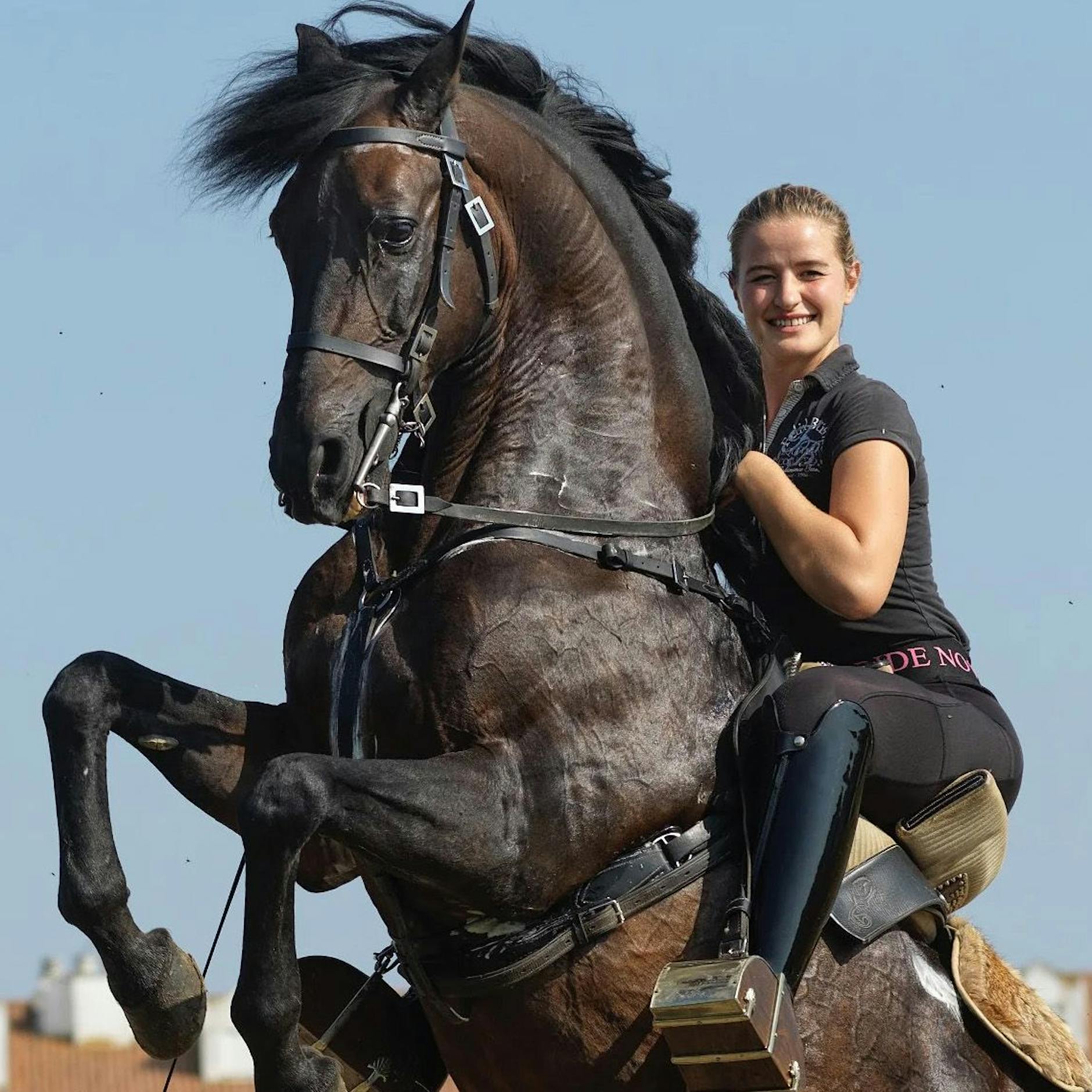 Junge Deutsche mischt Spaniens Stierkampfszene auf