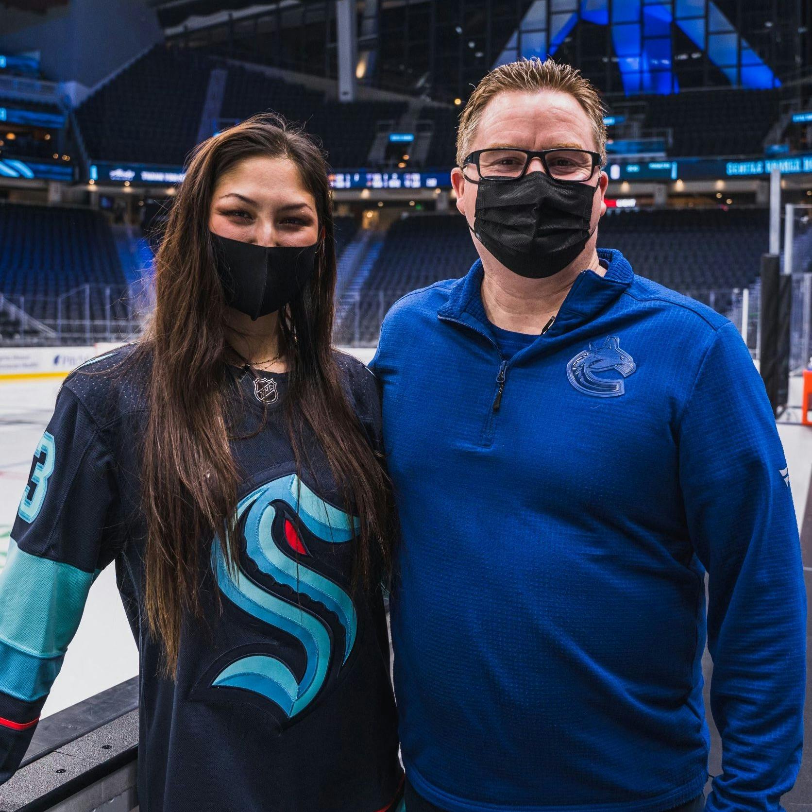 Zeugwart Brian Hamilton mit seiner Retterin Nadia Popovici