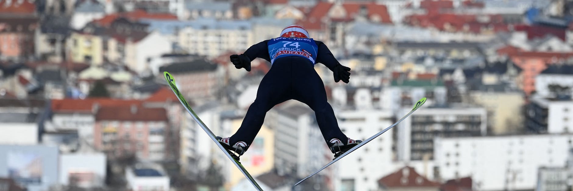 Hatte beim fantastischen Trainingssprung ganz lange Zeit für den tollen Blick auf Innsbruck: Markus Eisenbichler.