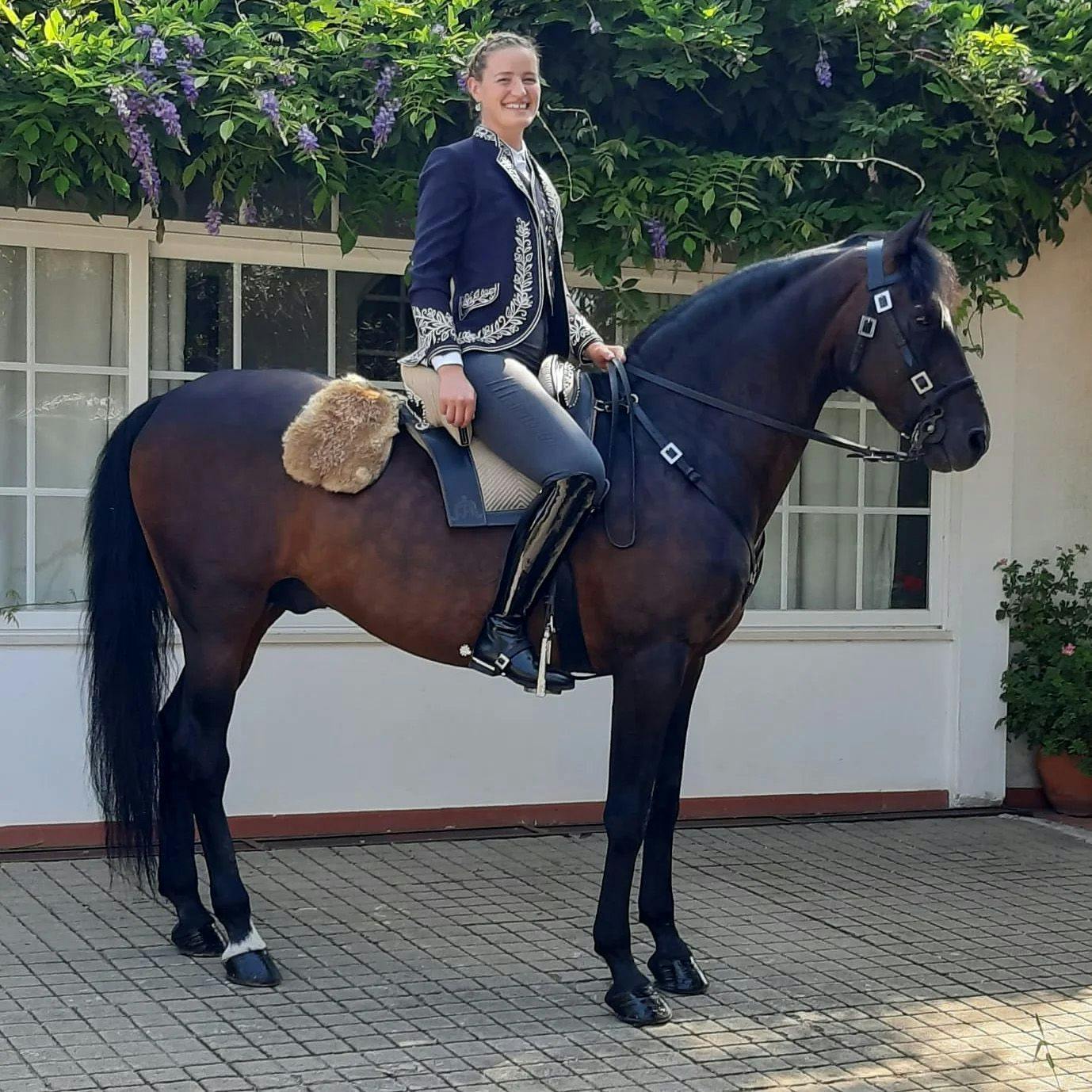 Clara Kreutter ist blond, eher zierlich, 29 Jahre jung.