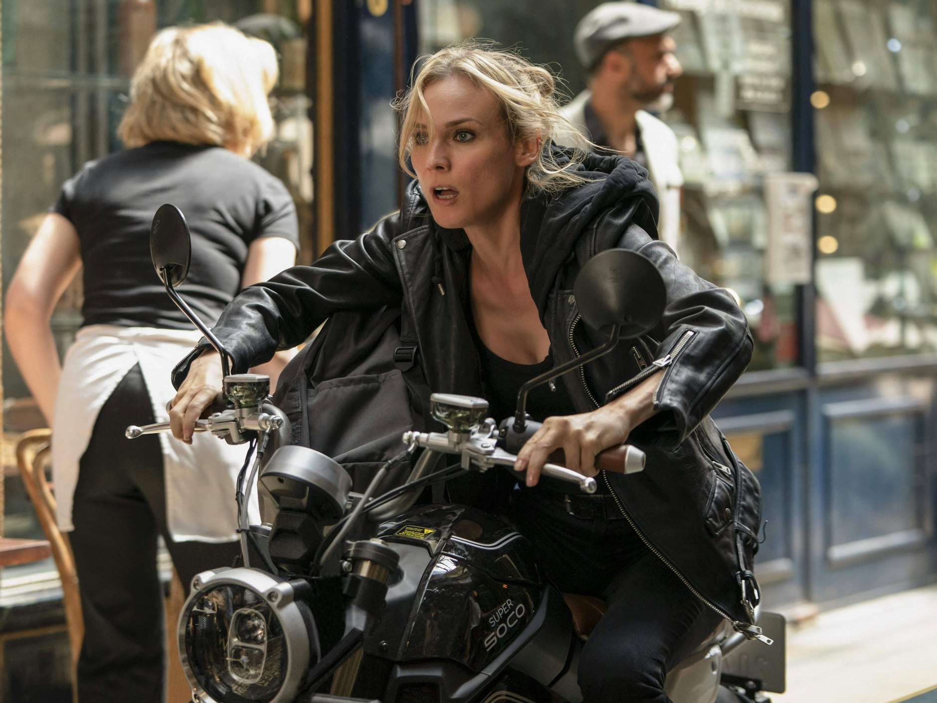 Diane Kruger fährt in „The 355“ halsbrecherisch Motorrad, die Arbeitsbedingungen am Filmset lobt sie: „Wir hatten eine richtige Kinder- und Babybetreuung.“